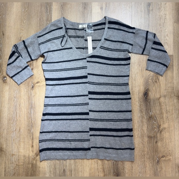 Missä Gray and Black Striped Sweater 🖤🩶 - Picture 1 of 8